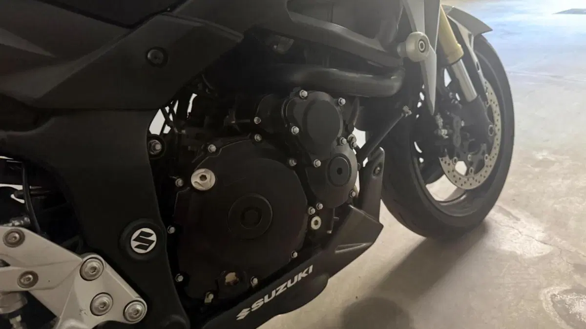 Suzuki GSR 750 Z SP ABS (2015 - 16)  (6)