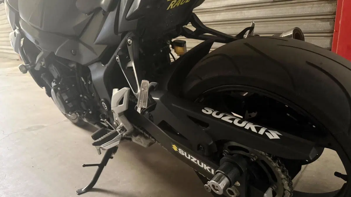 Suzuki GSR 750 Z SP ABS (2015 - 16)  (11)