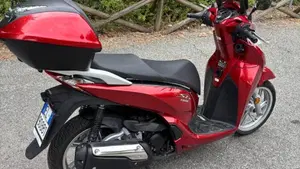 Honda SH 300 i ABS (2016 - 20)  (2)