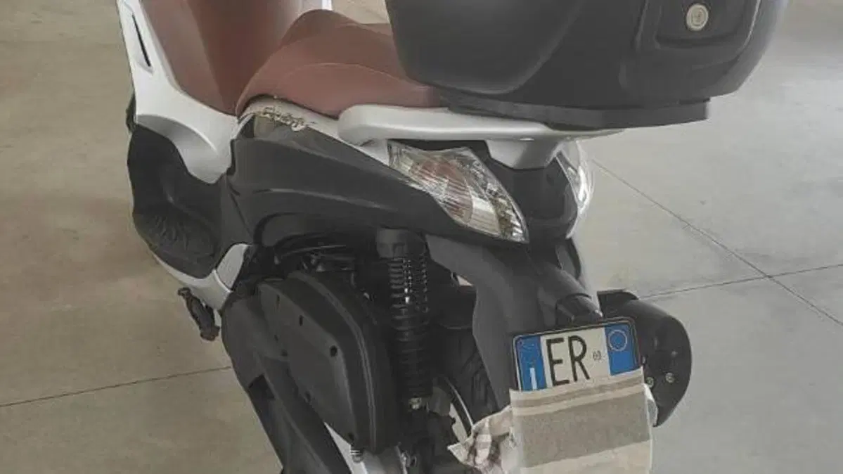 Piaggio Beverly 350 ABS (2016 - 20)  (4)