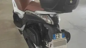 Piaggio Beverly 350 ABS (2016 - 20)  (4)