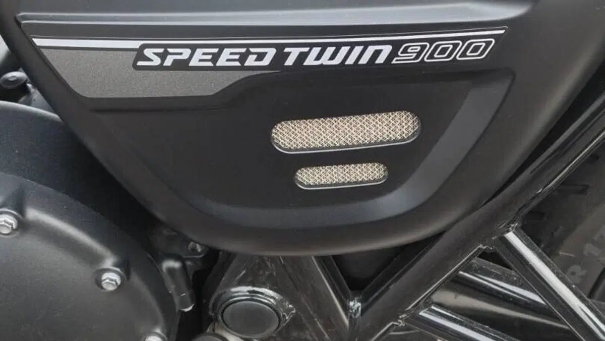 Triumph Speed Twin 900 Chrome Edition (2023)  (5)