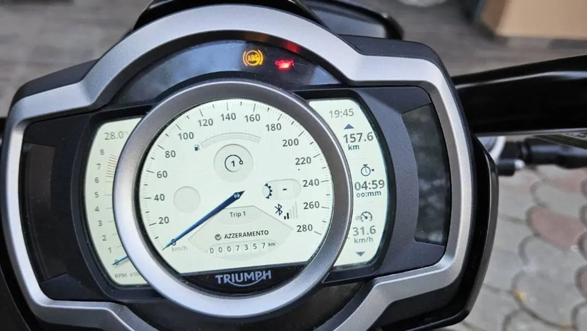 Triumph Rocket 3 R (2019 - 20)  (5)