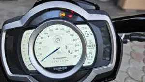 Triumph Rocket 3 R (2019 - 20)  (5)