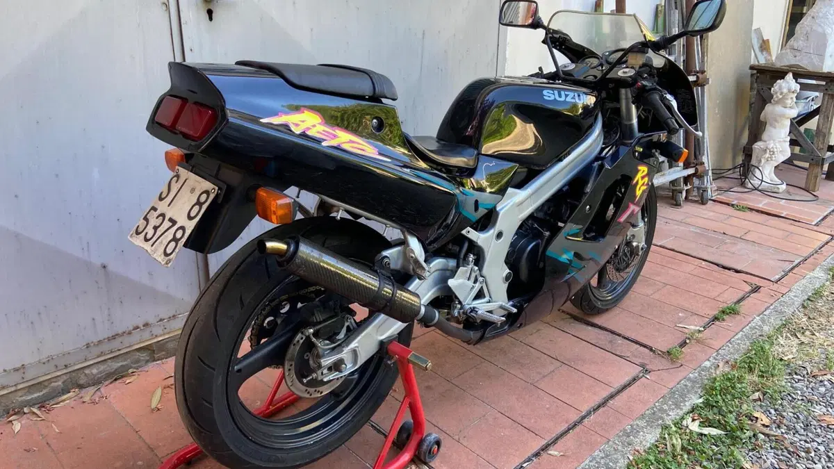 Suzuki RG 125  (3)