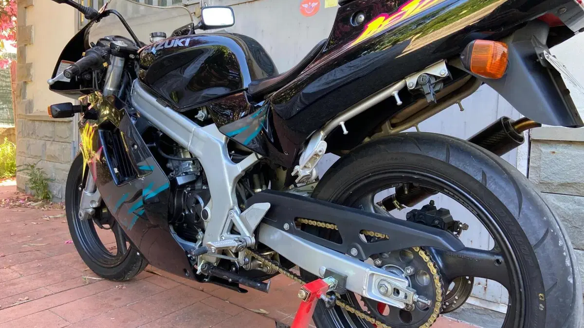 Suzuki RG 125  (5)