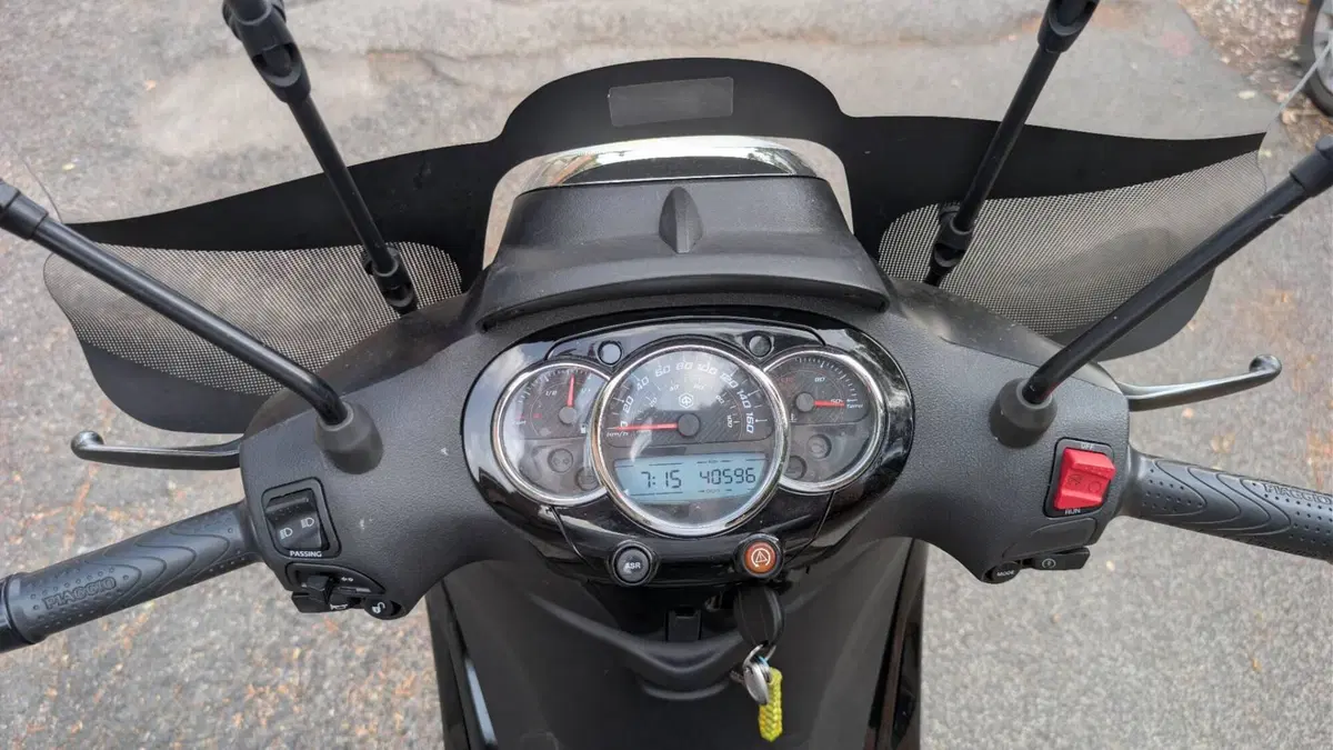 Piaggio Beverly 350 Police ABS-ASR (2018 - 20)  (4)