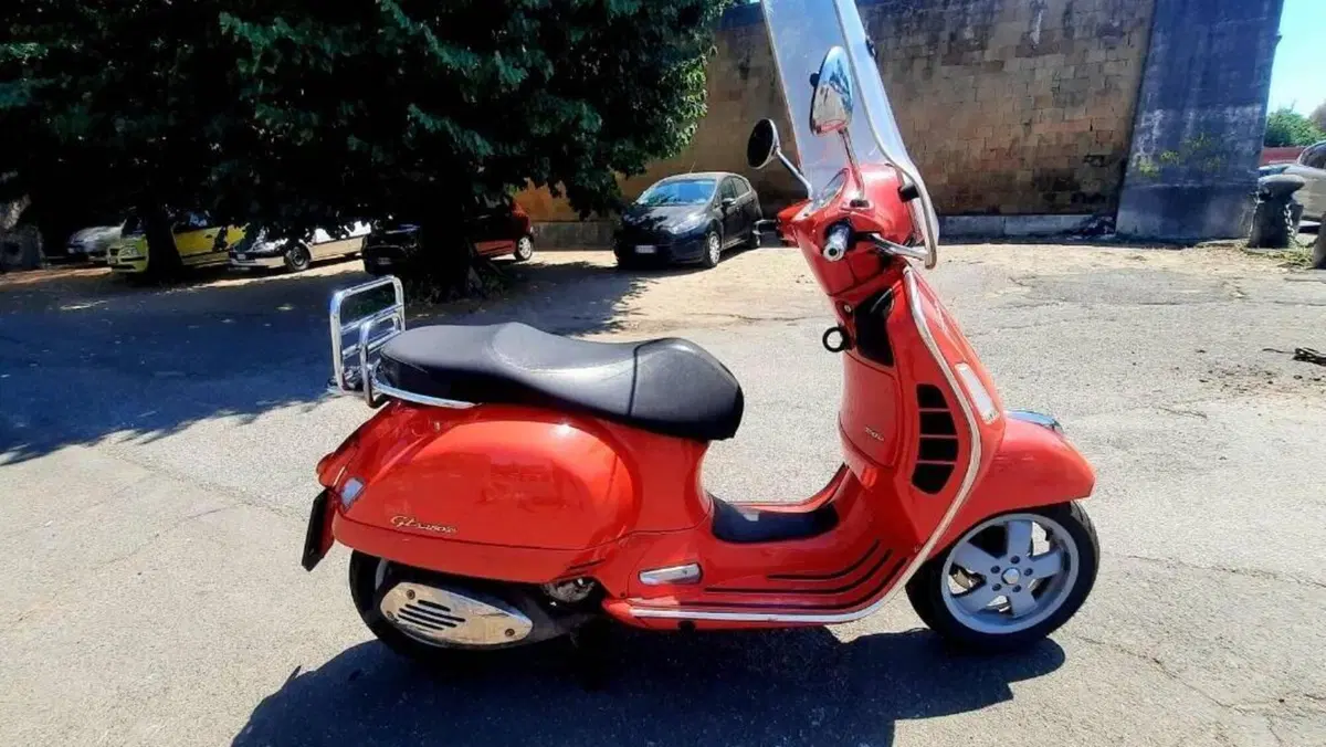 Vespa GTS 250 i.e.  (2)