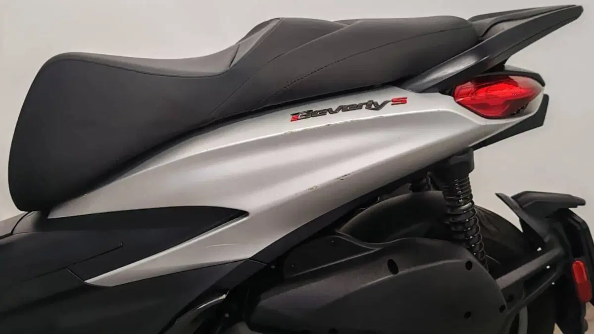 Piaggio Beverly 300 ABS-ASR (2021 - 25)  (4)