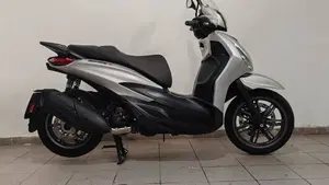Piaggio Beverly 300 ABS-ASR (2021 - 25)  (2)