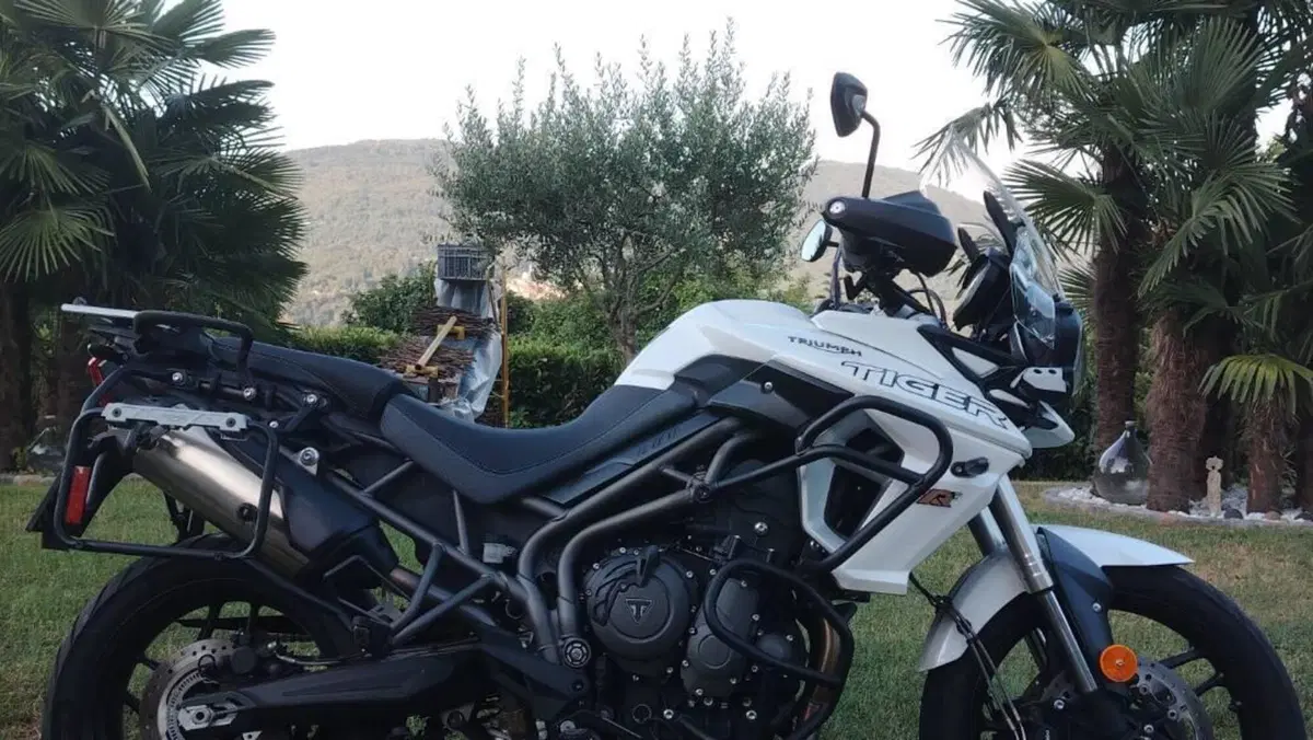 Triumph Tiger 800 XRt (2018 - 20)  (2)