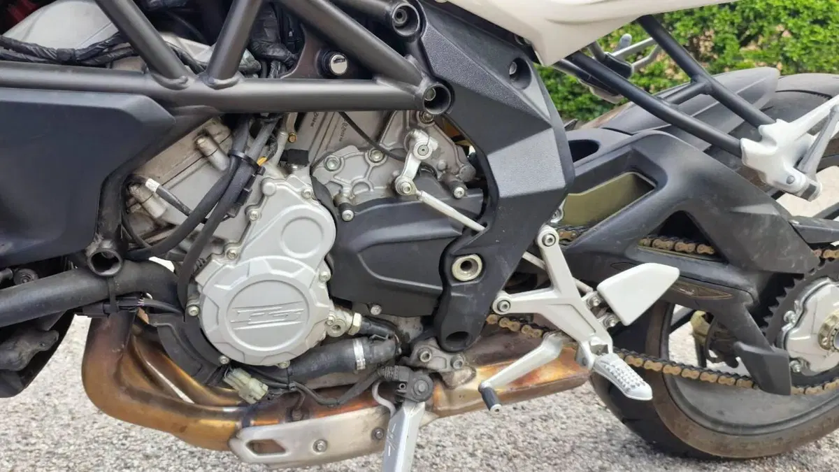 MV Agusta Brutale 675 (2011 - 15)  (3)