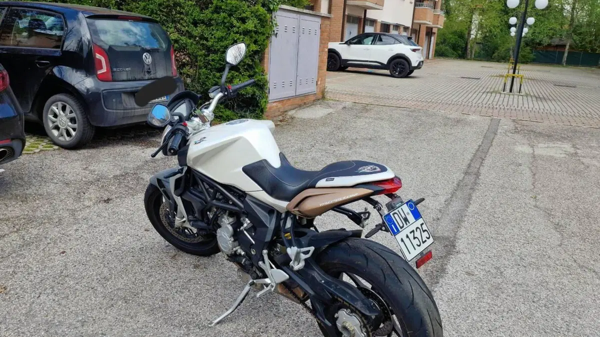 MV Agusta Brutale 675 (2011 - 15)  (8)