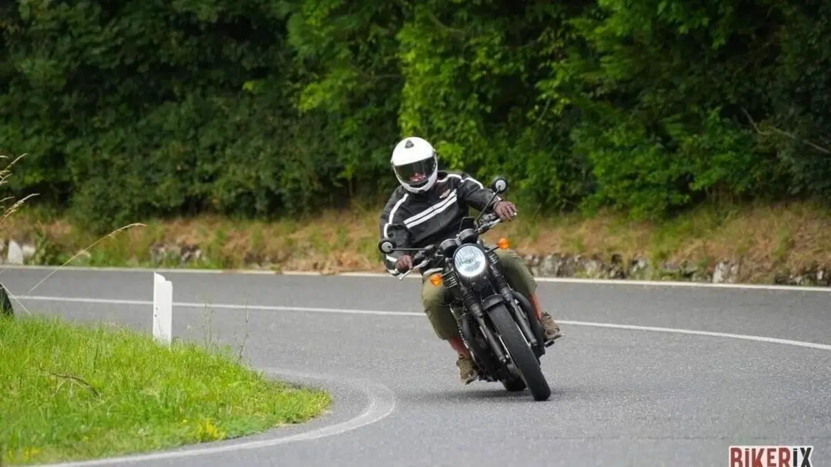 Triumph Bonneville T120 Black (2017 - 20)  (3)