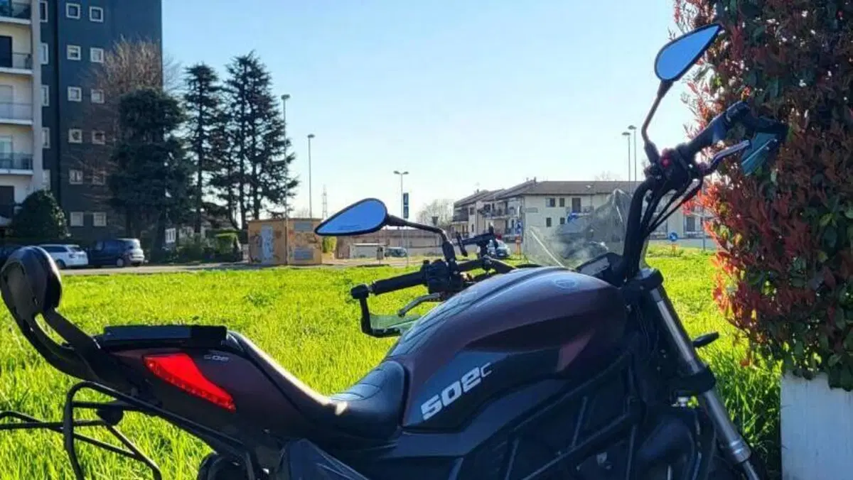 Benelli 502 C (2021 - 25)  (7)