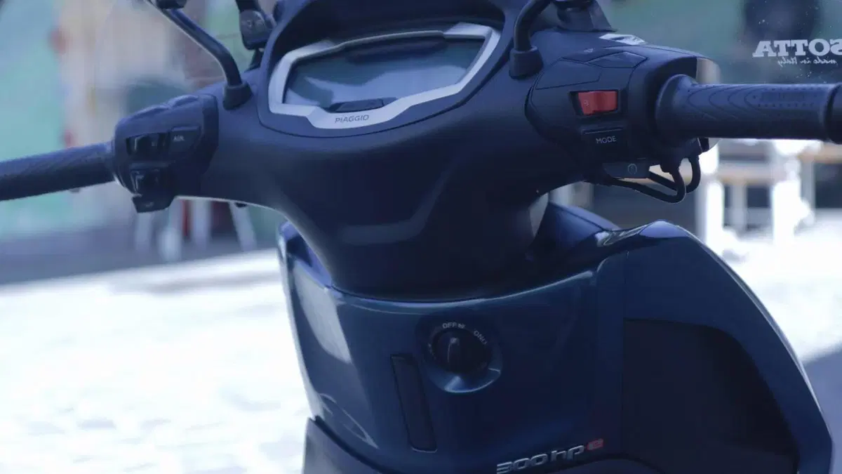 Piaggio Beverly 300 Hpe (2021)  (4)