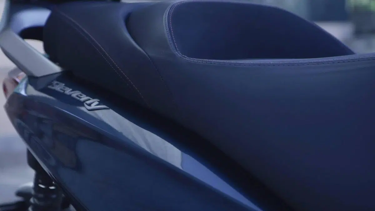 Piaggio Beverly 300 Hpe (2021)  (6)