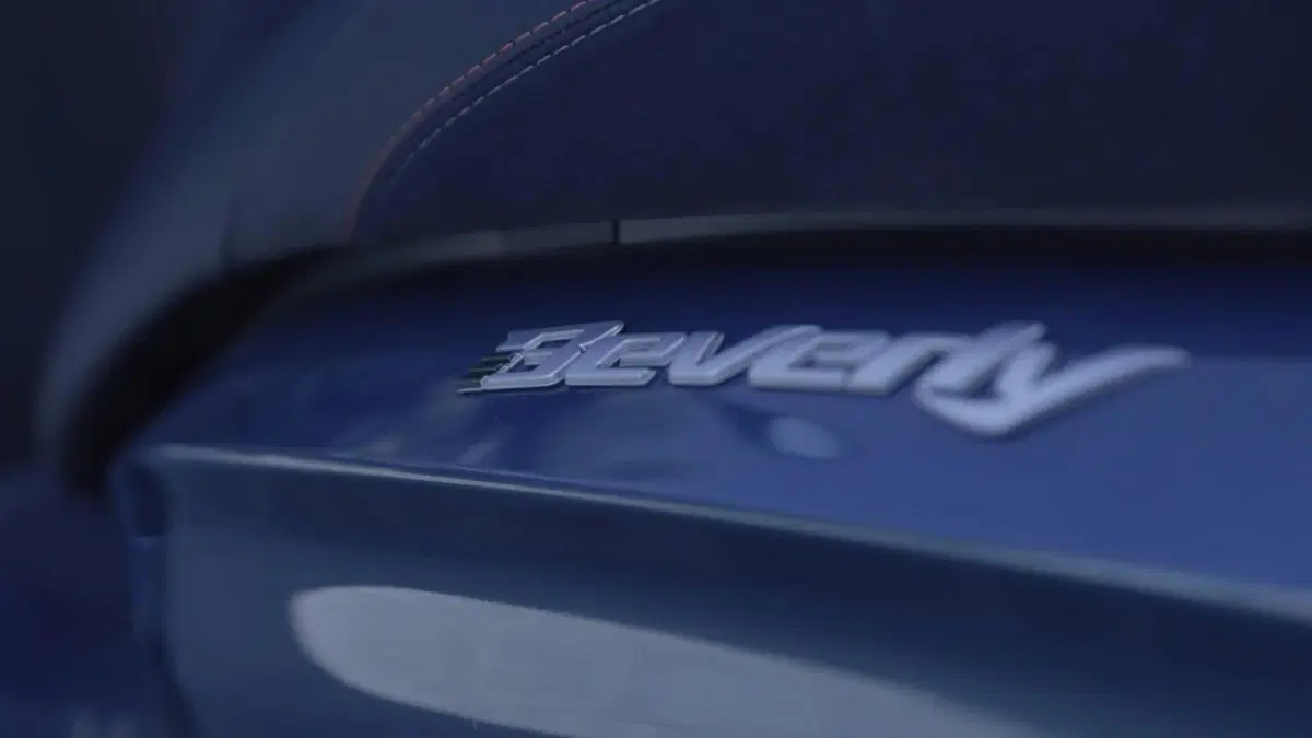 Piaggio Beverly 300 Hpe (2021)  (12)