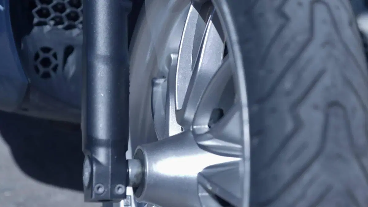 Piaggio Beverly 300 Hpe (2021)  (18)
