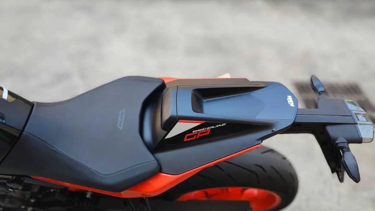 KTM 890 Duke GP (2022 - 23)  (8)
