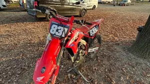 Honda CRF 250R (2023)  (4)