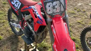 Honda CRF 250R (2023)  (5)
