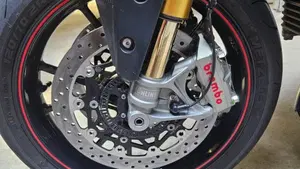 Triumph Speed Triple 1050 R ABS (2016 - 17)  (4)