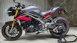 Triumph Speed Triple 1050 R ABS (2016 - 17)  (5)