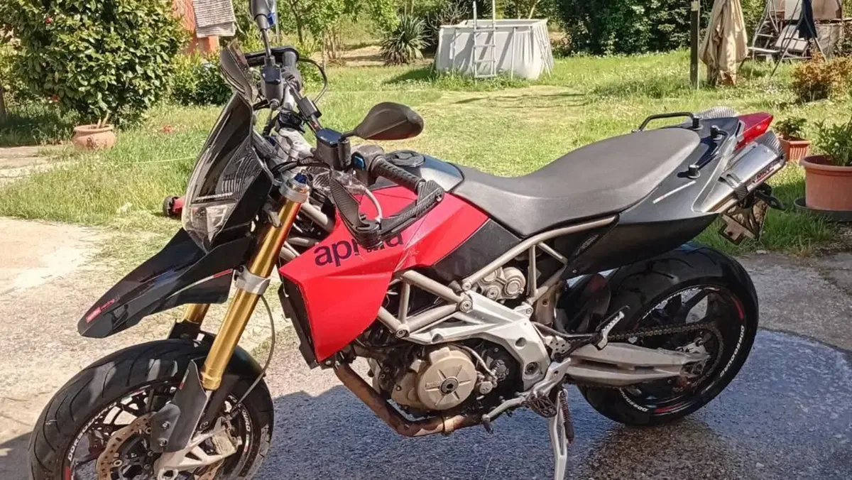 Aprilia Dorsoduro 750 (2009 - 14)  (2)