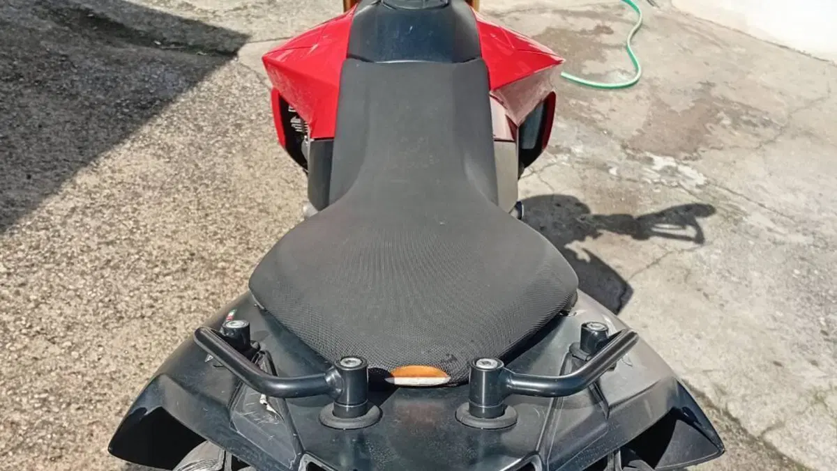 Aprilia Dorsoduro 750 (2009 - 14)  (4)