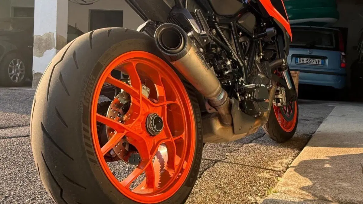 KTM 1290 Super Duke R (2019)  (4)
