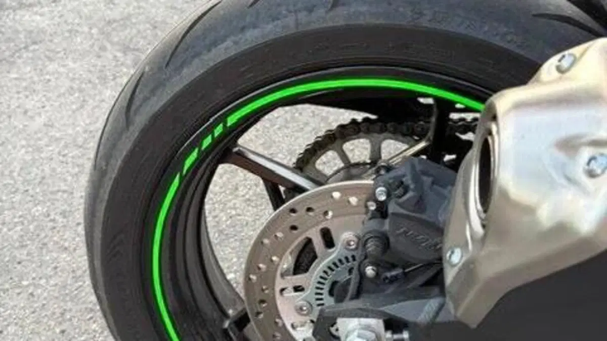 Kawasaki Z 900 (2025 - 26)  (4)