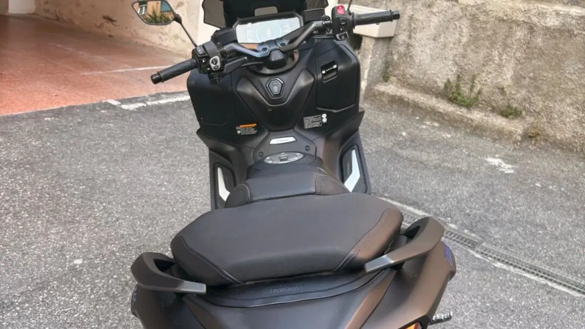 Yamaha T-Max 560 (2022 - 24)  (6)