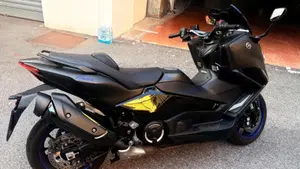 Yamaha T-Max 560 (2022 - 24)  (7)