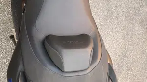 Yamaha T-Max 560 (2022 - 24)  (11)