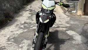 Fantic Motor Motard 125 Performance 4t (2020)  (2)