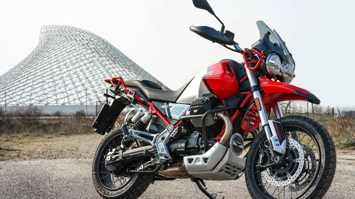 Moto Guzzi V85 TT Evocative Graphics (2021 - 23) 