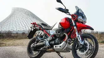 Moto Guzzi V85 TT Evocative Graphics (2021 - 23)