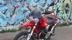 Moto Guzzi V85 TT Evocative Graphics (2021 - 23)  (8)