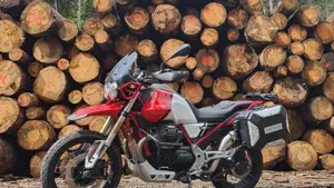 Moto Guzzi V85 TT Evocative Graphics (2021 - 23)  (9)