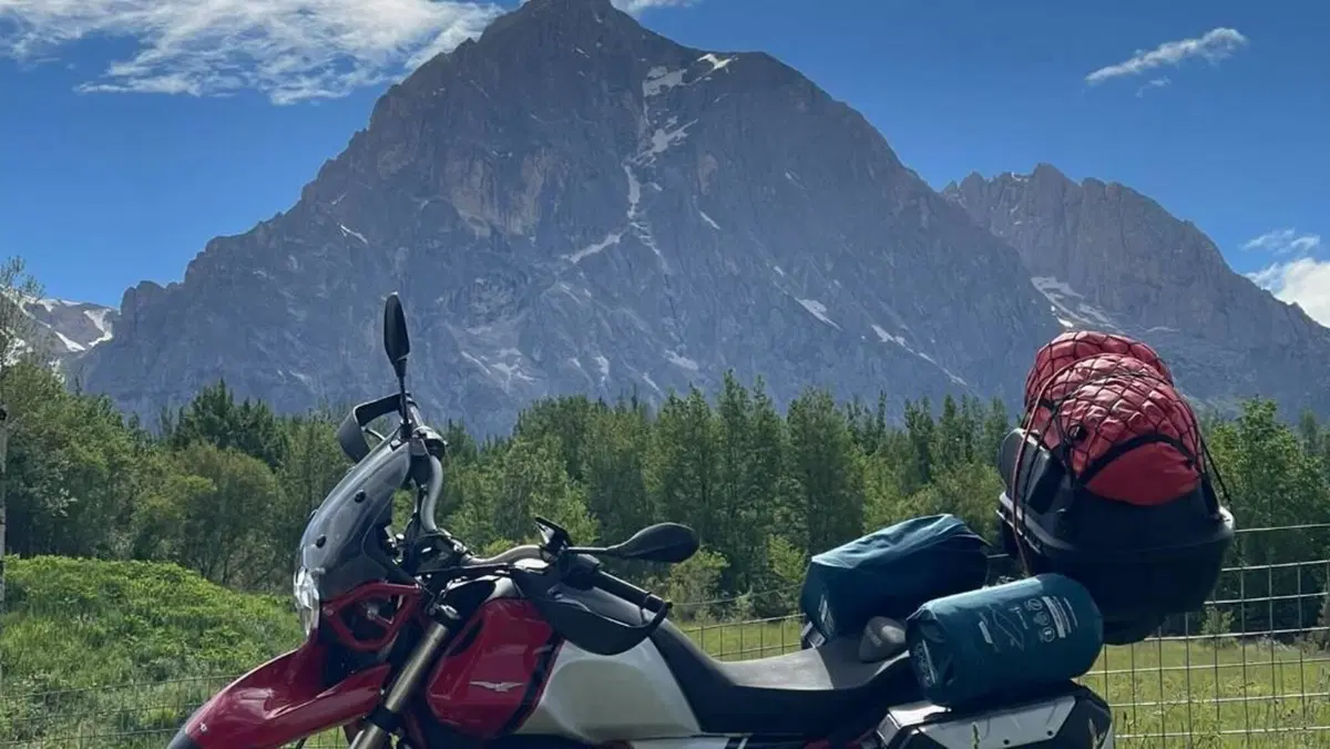 Moto Guzzi V85 TT Evocative Graphics (2021 - 23)  (2)