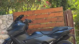 Yamaha T-Max 560 (2022 - 24)  (3)