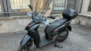 Honda SH 150i Sport (2024 - 25)  (4)