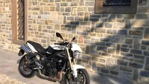 Triumph Street Triple (2007 - 12)  (2)