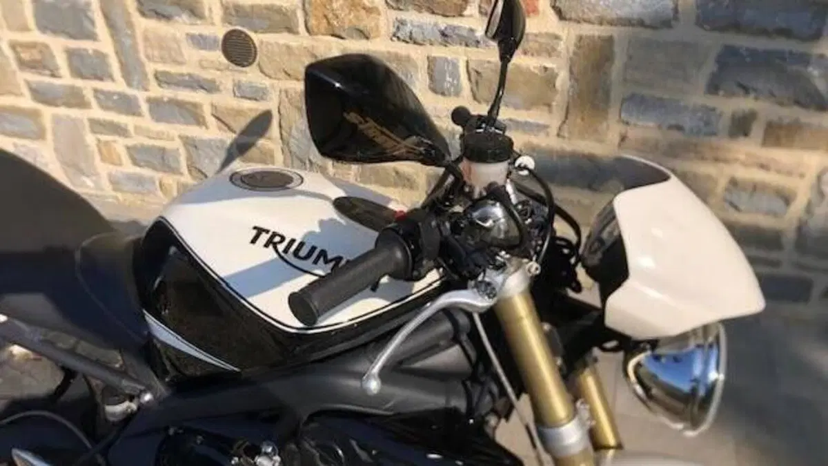 Triumph Street Triple (2007 - 12)  (5)