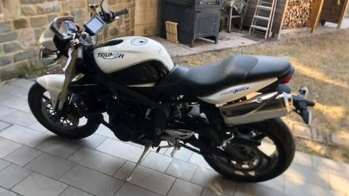 Triumph Street Triple (2007 - 12)  (6)