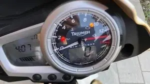 Triumph Street Triple (2007 - 12)  (8)