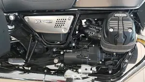 Moto Guzzi V9 Roamer (2021 - 24)  (8)