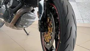 KTM 1290 Super Duke R (2019)  (4)