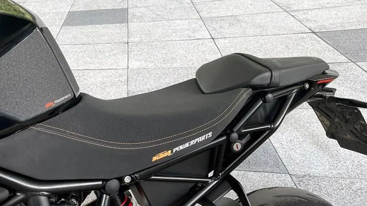 KTM 1290 Super Duke R (2019)  (9)